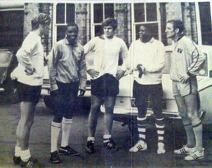File:Aston Villa players before a training session in the 1969-1970 season (left to right) - Chico Hamilton, Freddie Mwila, Neil Rioch, Emment Kapengwe and coach Vic Crow.jpg