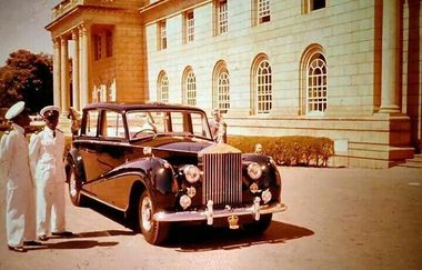 1959: Sir Evelyn Hone's Rolls Royce parked outside Cabinet Office.